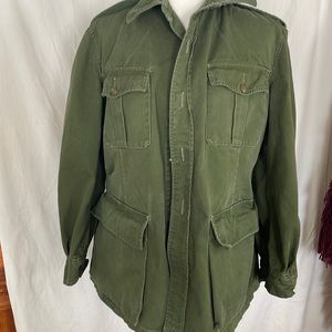 Military fatigue Combat jacket size S-M. Nice big pockets, top and bottom.